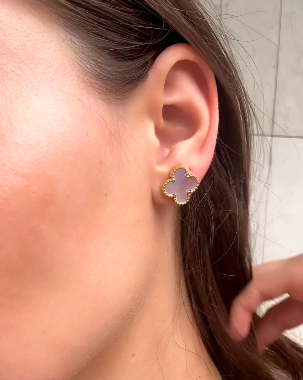 Vtični uhani CLOVER Premium | Pearl roza