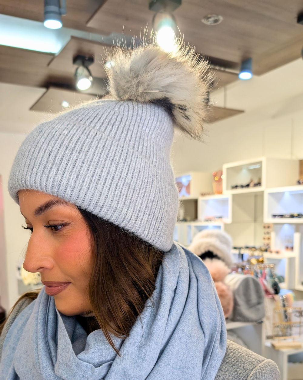 COSY Pelzmütze mit cof in grau Trgovina Patrizia Ljubljana