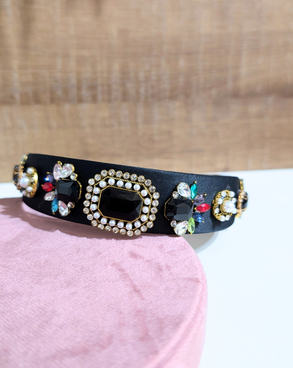 Haarreif in Schwarz mit dekorativen Elementen Trgovina Patrizia