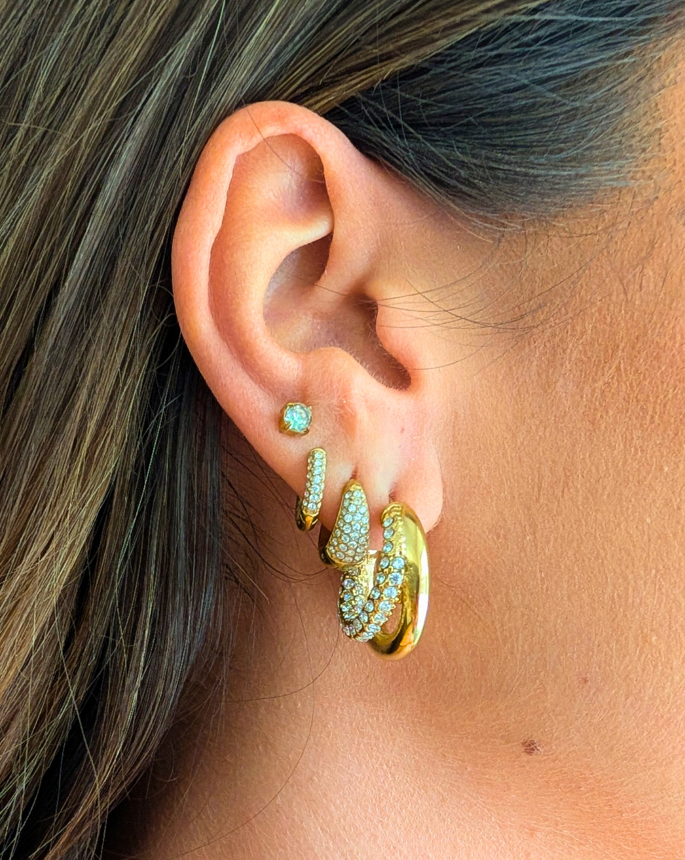 Dvojni okrogli uhani DUO PAVÉ HOOPS Okrogli uhani PAVÉ DROP stack Trgovina Patrizia Ljubljana