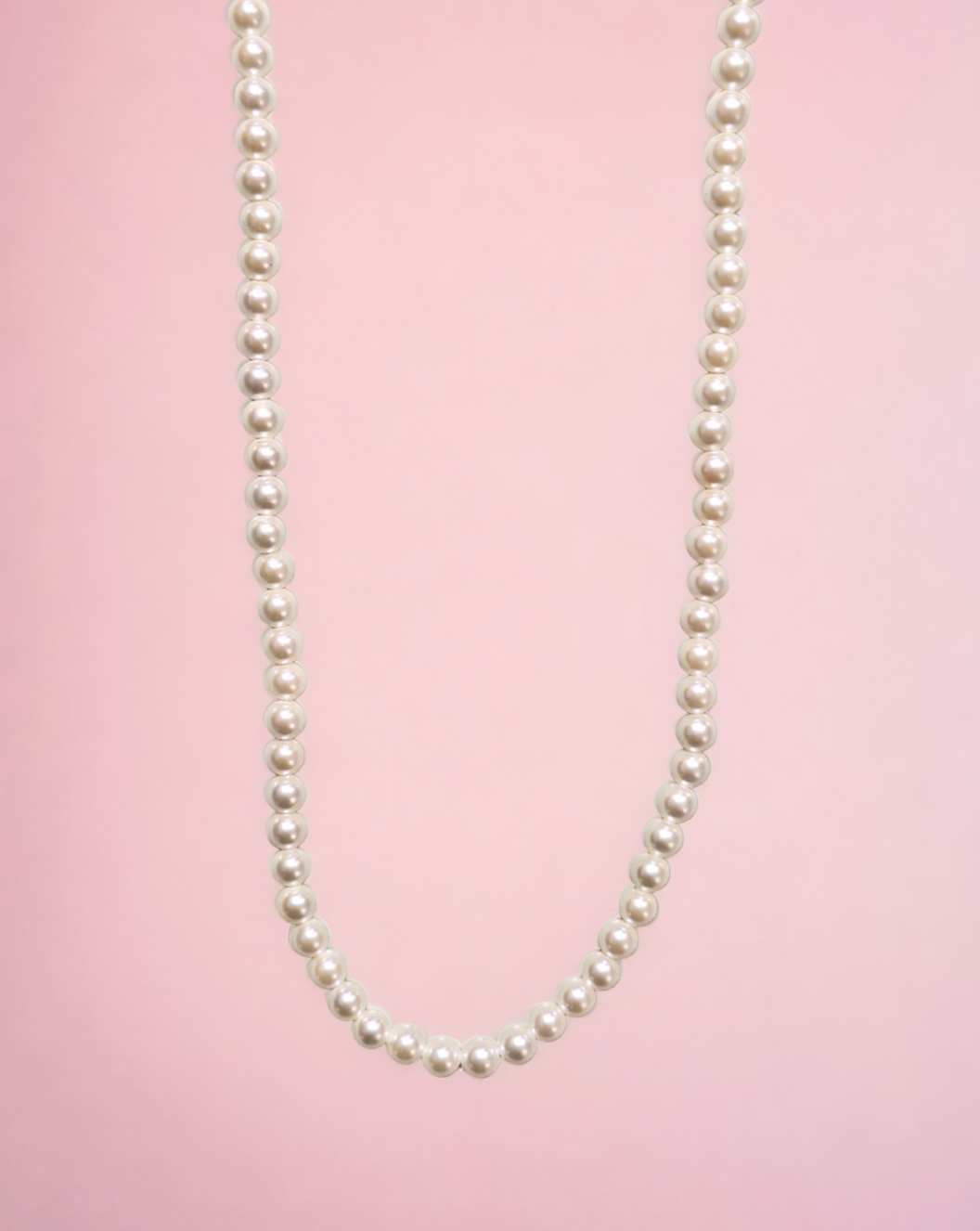 Thin necklace with pearls