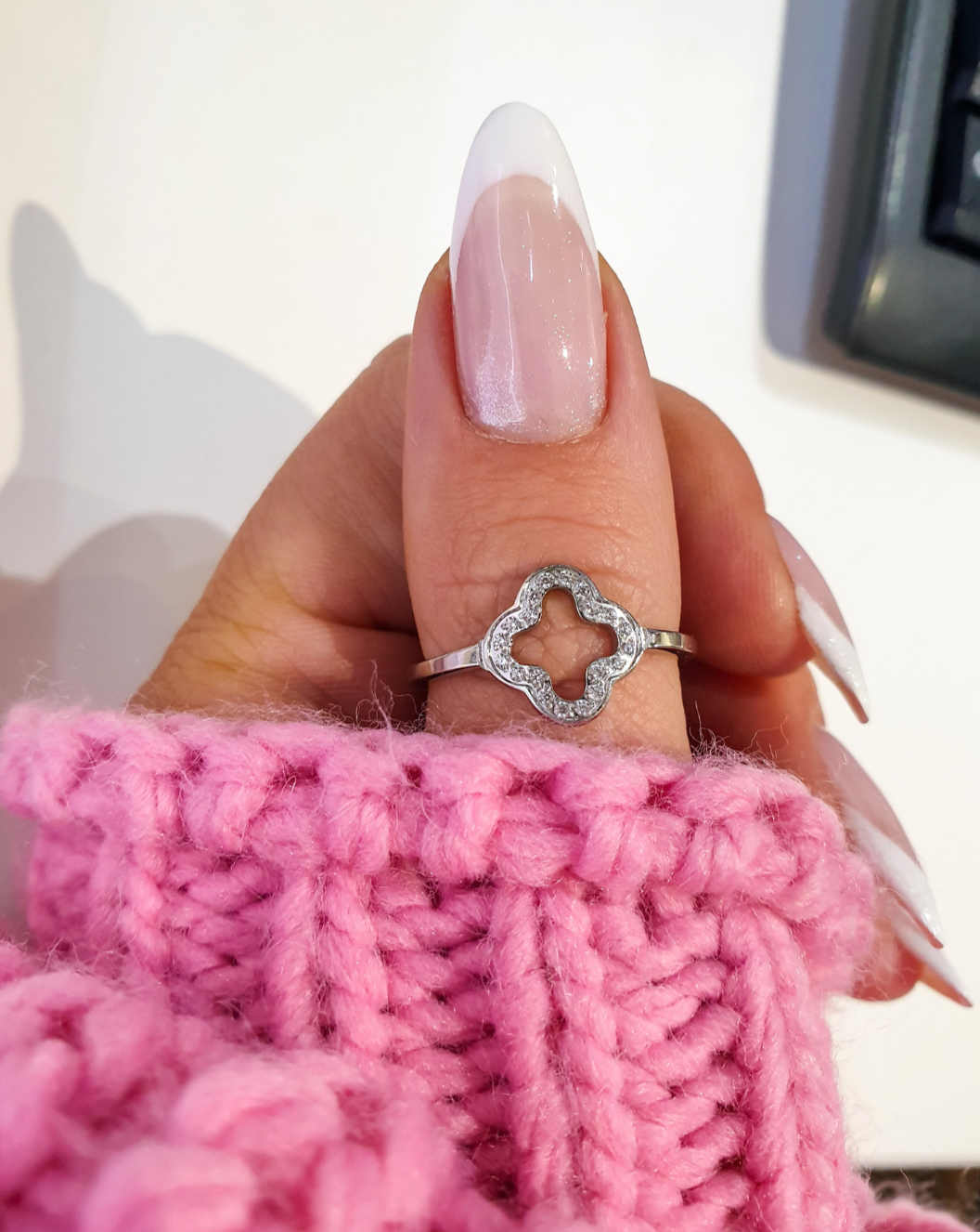 Ring FLOWER Minimalistisch mit Zirkonen