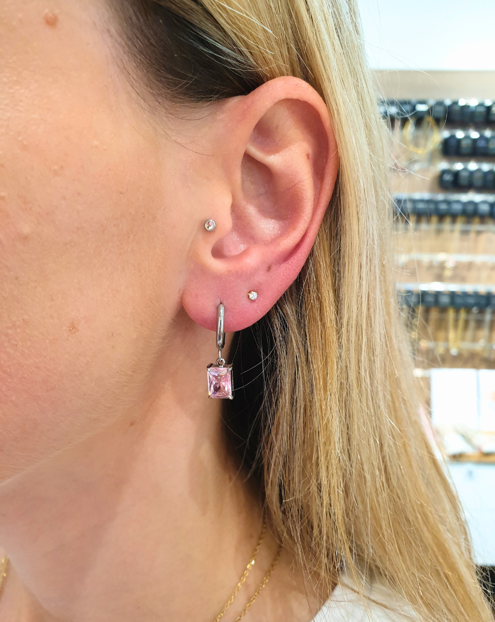 Runde Ohrringe mit Anhänger DANGLING GEM | Verschiedene Farben