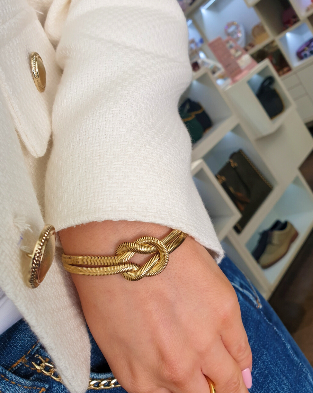 Fashionable Bracelet KNOT