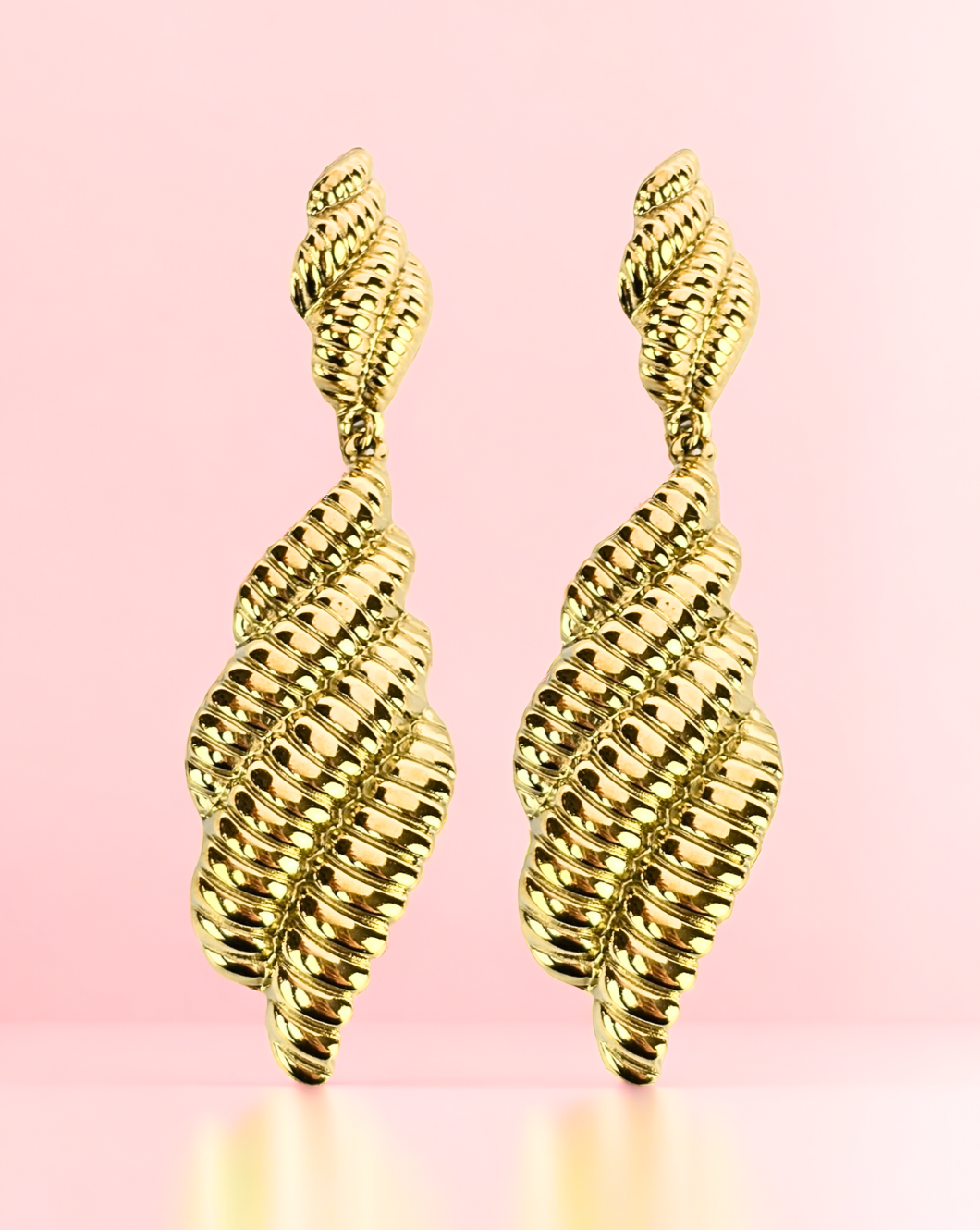 SEA SHELL dangle earrings | Gold