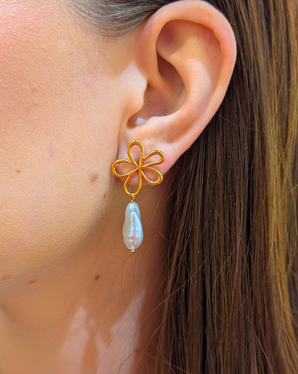 HOLLOW baumelnde Ohrringe FLOWER PEARL