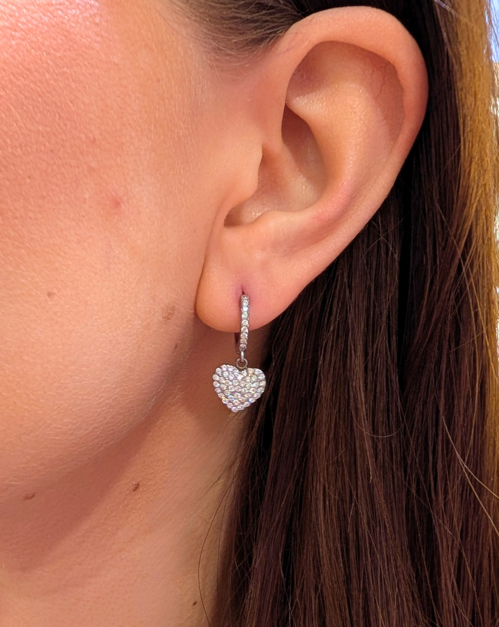 Runde Mini-Ohrringe mit CRYSTAL HEART