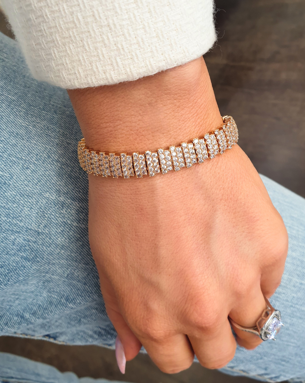 Elegantes Armband mit dichten Steinen - ideal für Hochzeiten, Feiern und Abschlussbälle, von Patrizia Ljubljana.