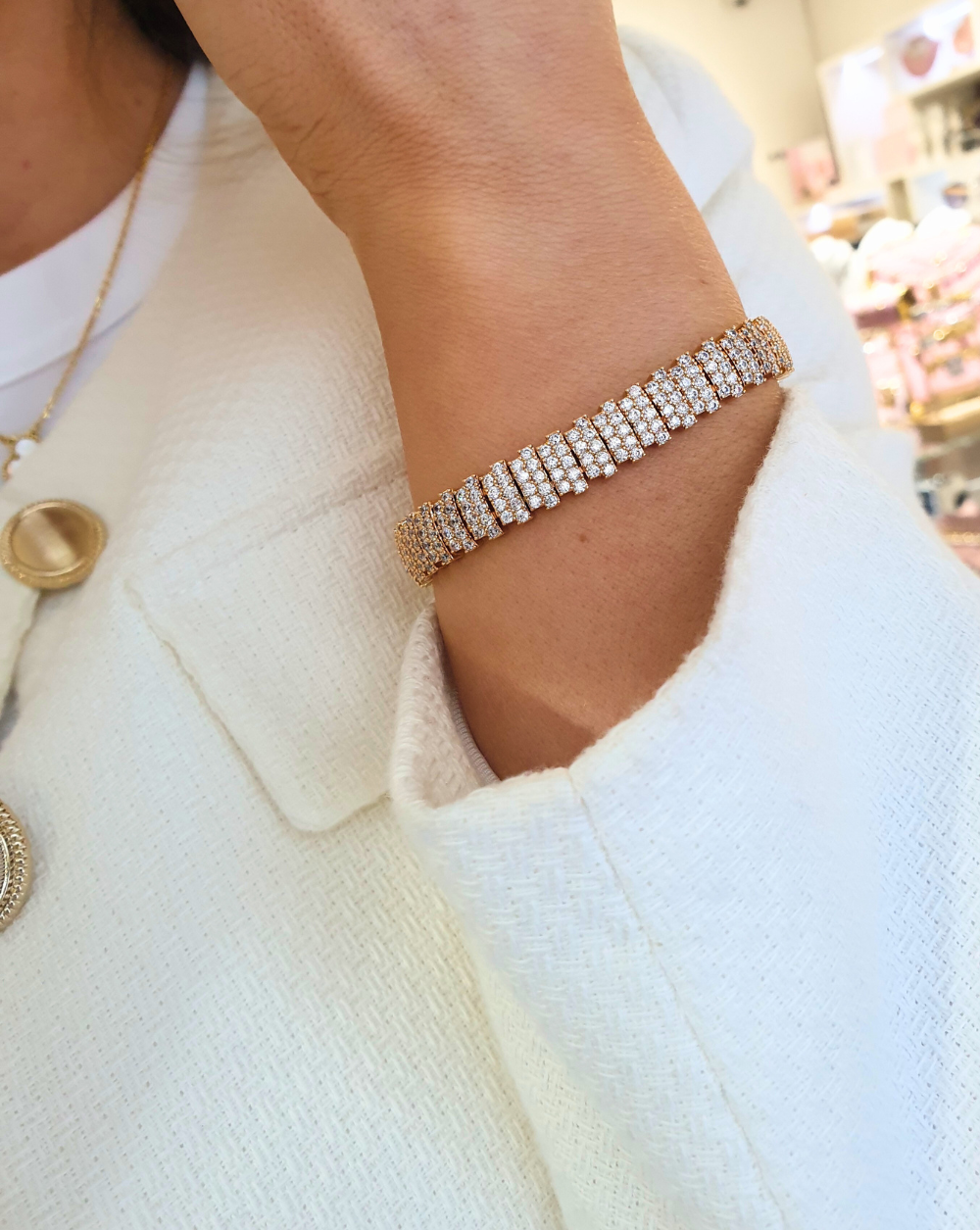 Elegantes Armband mit dichten Steinen - ideal für Hochzeiten, Feiern und Abschlussbälle, von Patrizia Ljubljana.