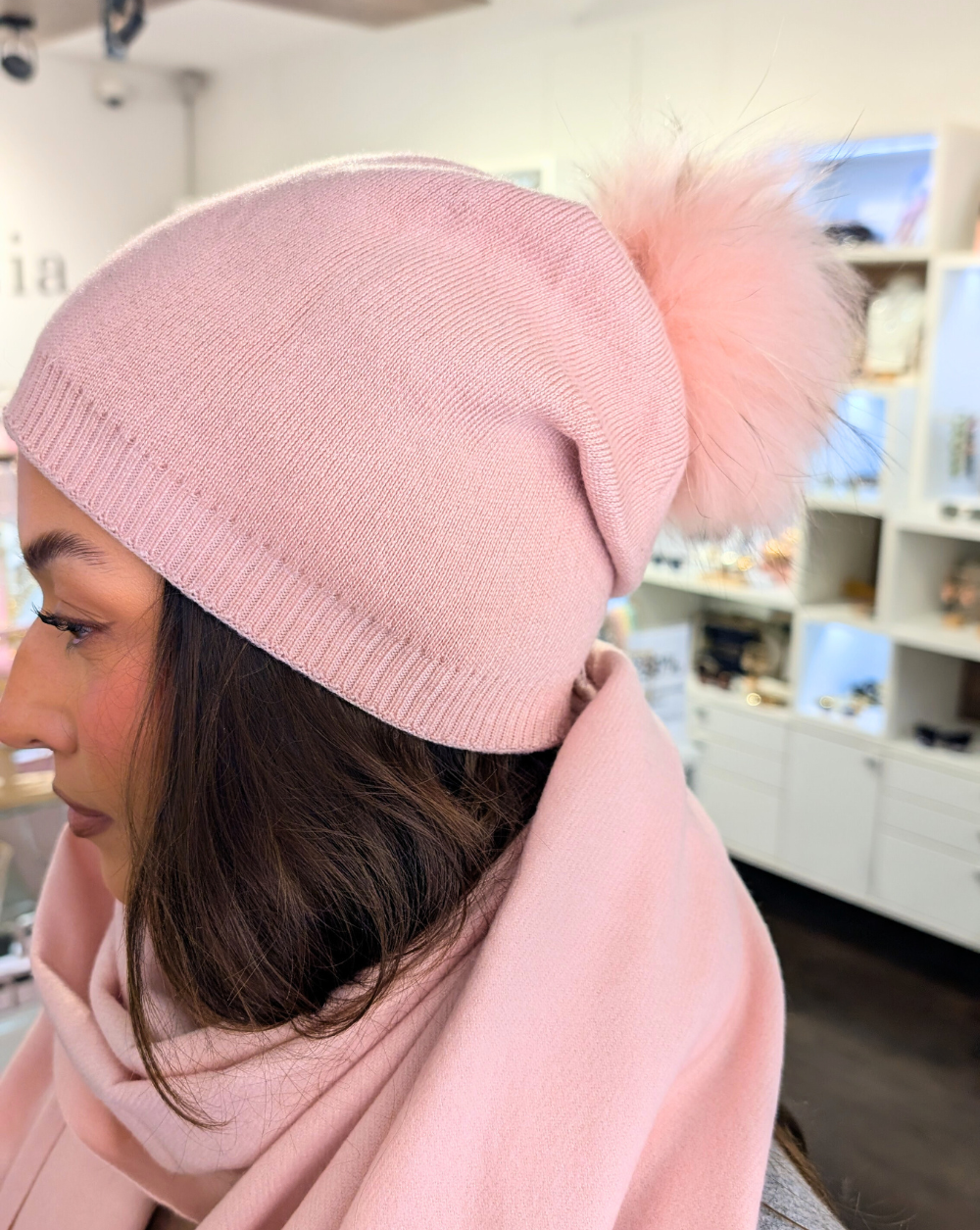 Strickmütze mit rosa Echtpelzbesatz - Trgovina Patrizia Ljubljana