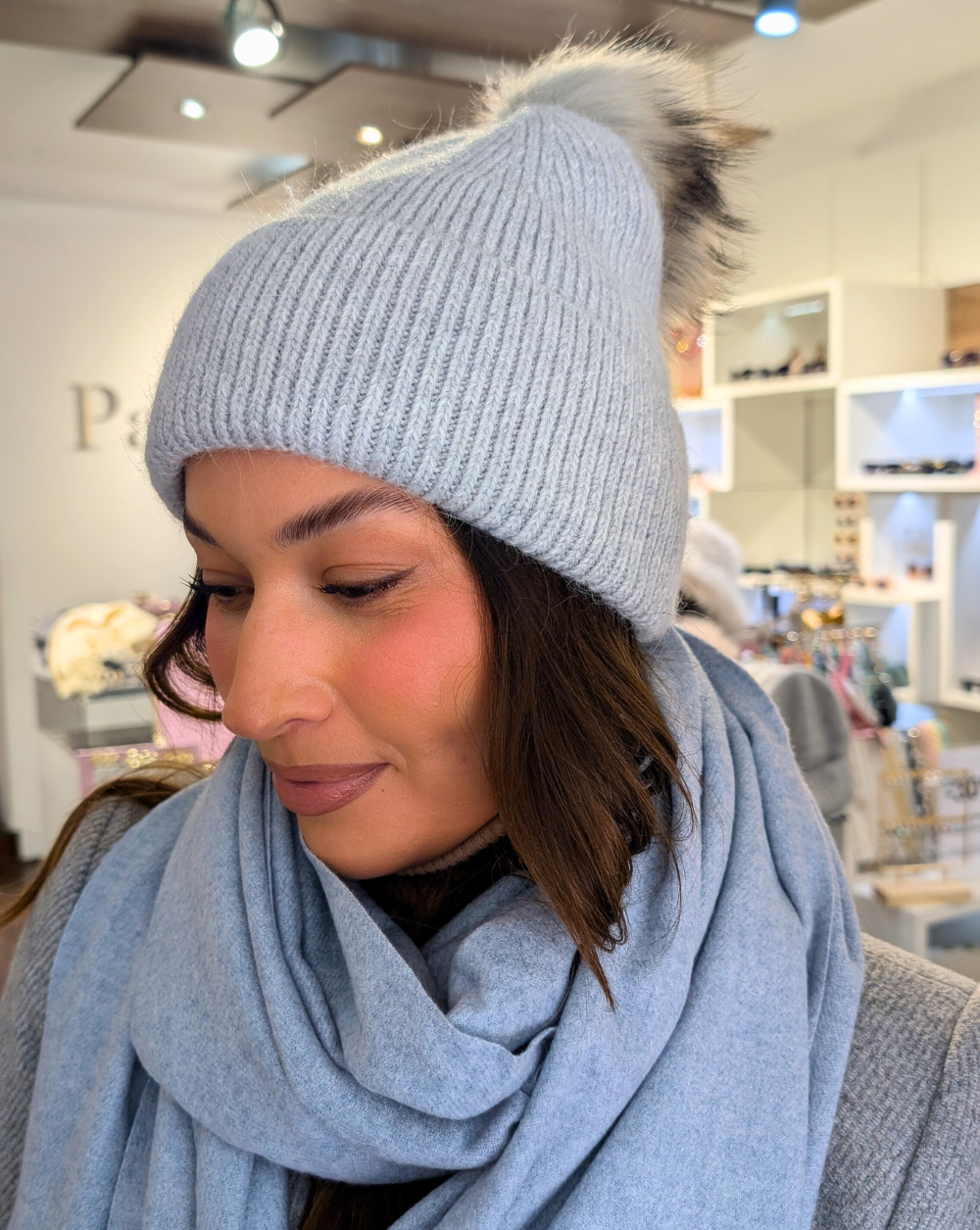 COSY Pelzmütze mit cof in grau Trgovina Patrizia Ljubljana