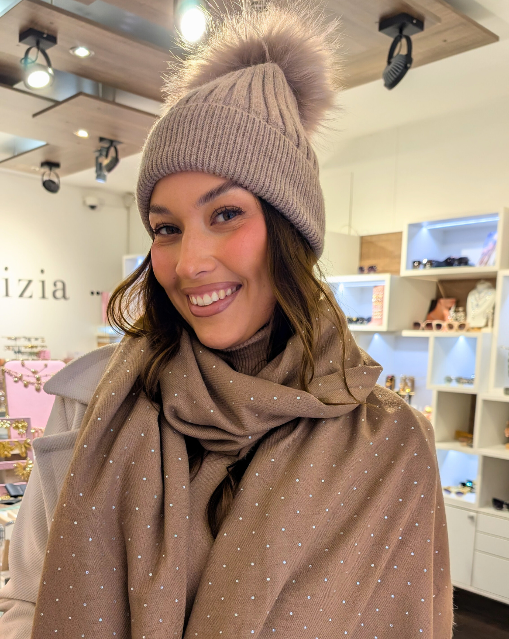 POM Mütze mit Rücken | Taupe