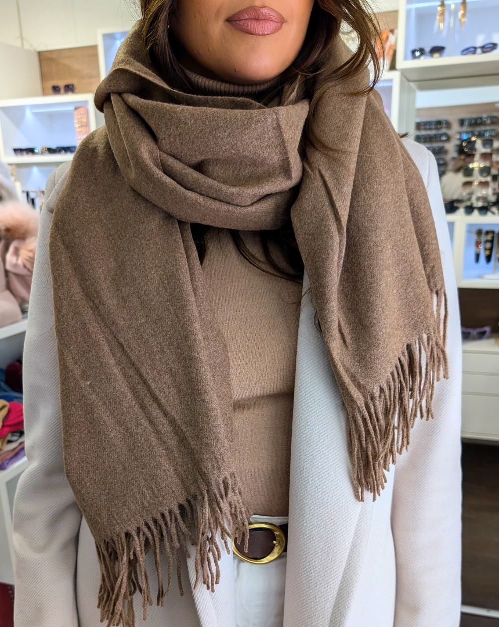 Schal aus 100% Viskose in taupe - Trgovina Patrizia Ljubljana