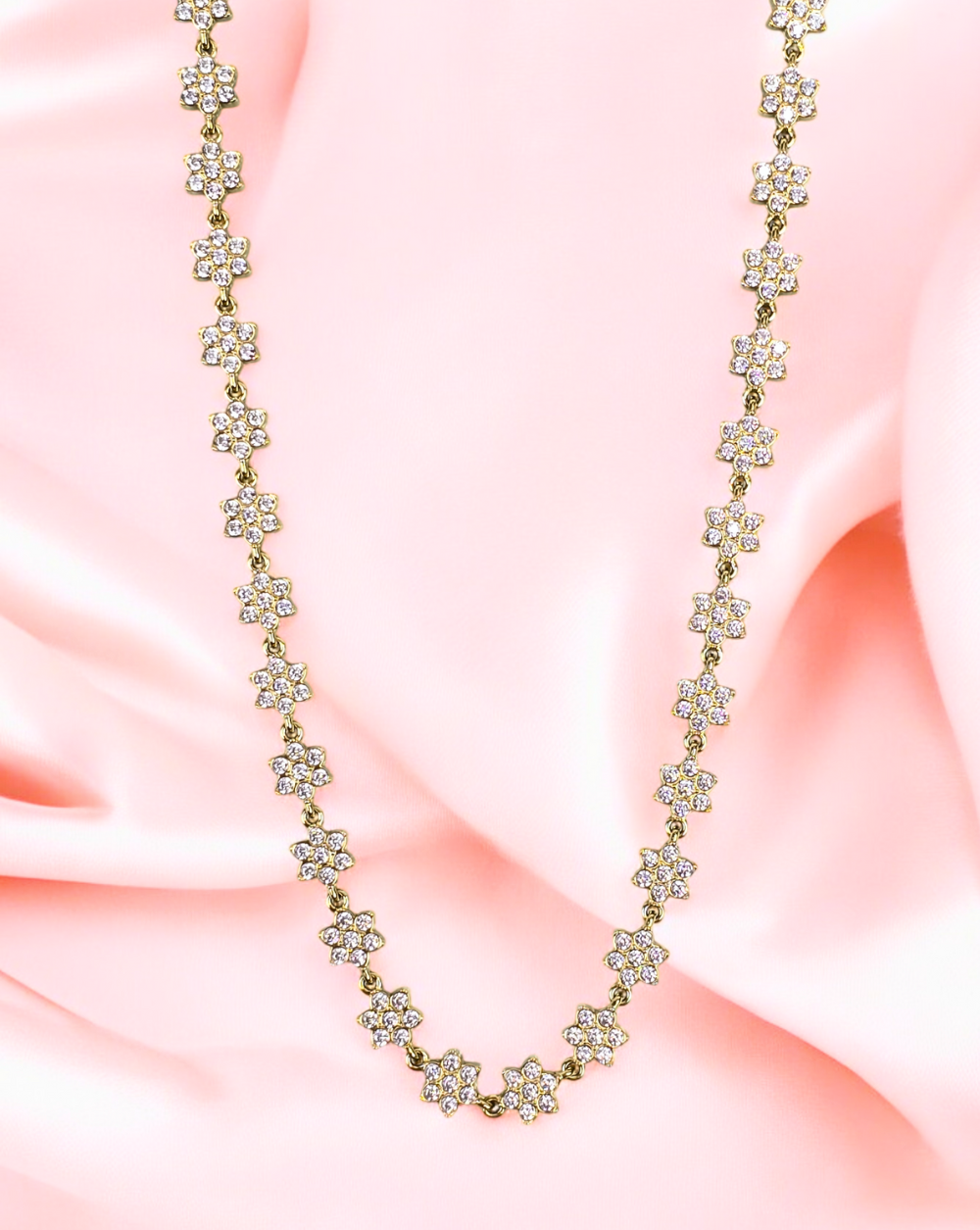 Halskette mit GLAM BLOSSOM Strasssteinen