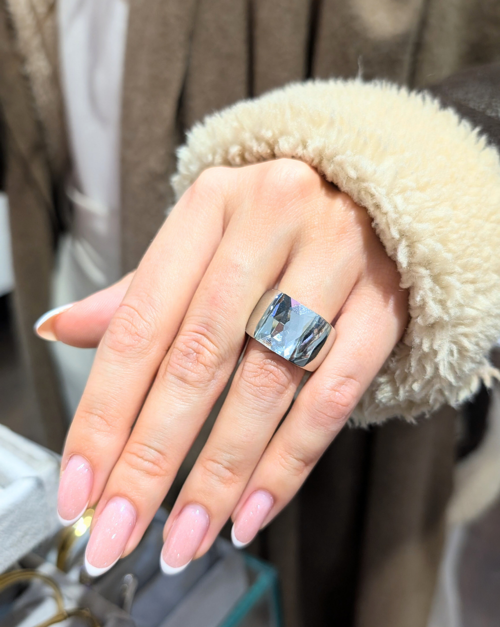 Ring BAND with an elegant surface that catches the light from every angle Shop - Patrizia Ljubljana