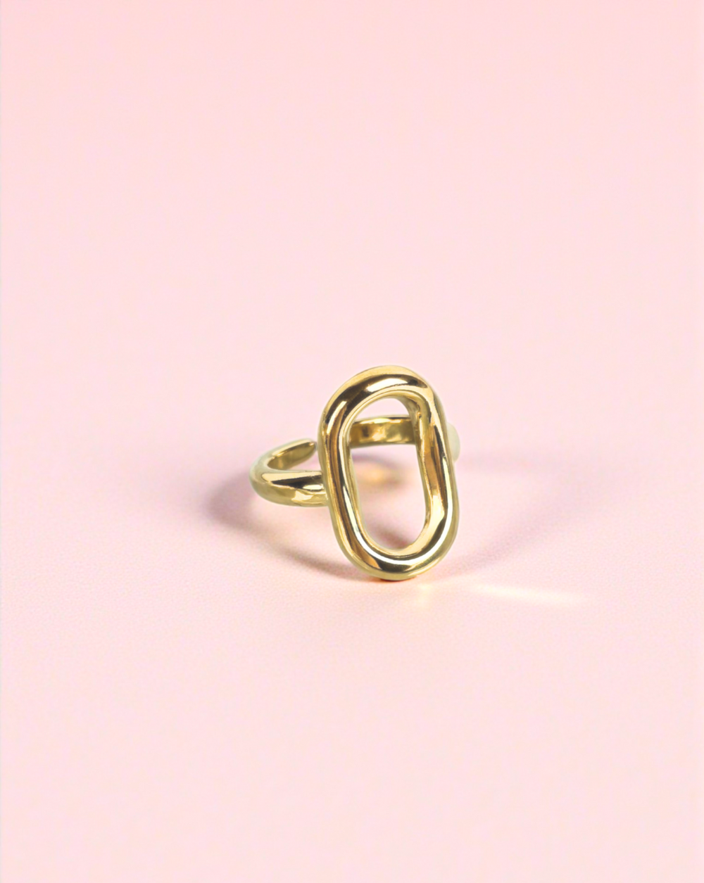 Prstan OVAL z zlato sijočo obliko — Patrizia Ljubljana