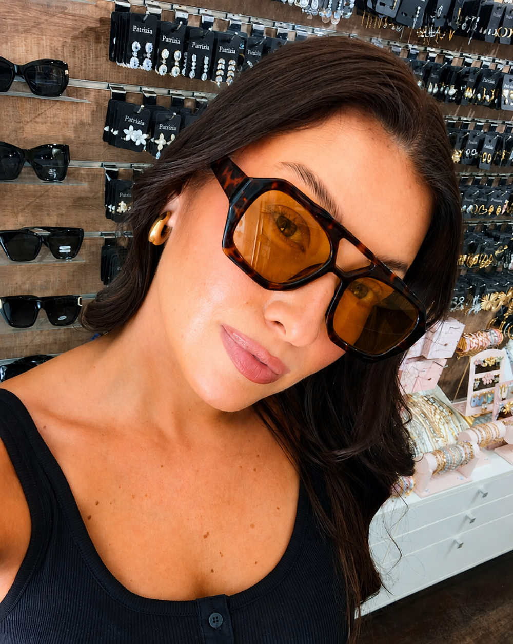 Die Mode- Sonnenbrille -LIVIA mit trendigem Design – Trgovina Patrizia Ljubljana.