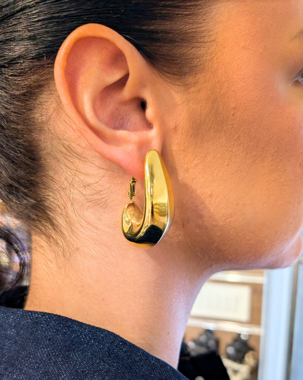 Chunky naušnice s glatkom sjajnom površinom izrađene od nehrđajućeg ili kirurškog čelika – trgovina Patrizia Ljubljana, statement moderni nakit