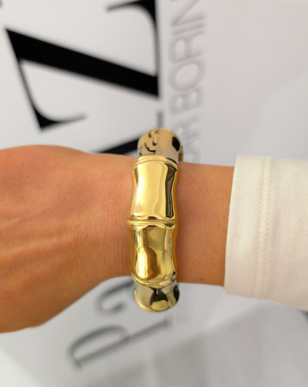 Narukvica BAMBOO je upečatljiv komad iz trgovine Patrizia Ljubljana.