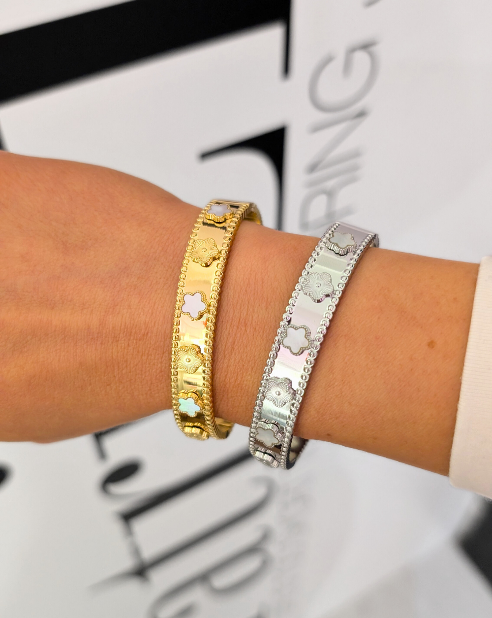 Bracelet a delicate floral motif - Trgovina Patrizia