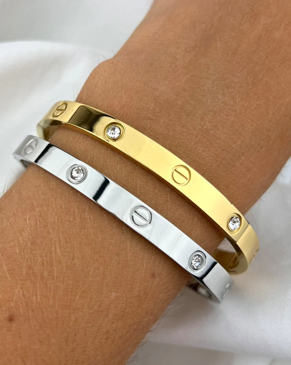 Zapestnica LOVE iz nerjavečega jekla Trgovina Patrizia Ljubljana.