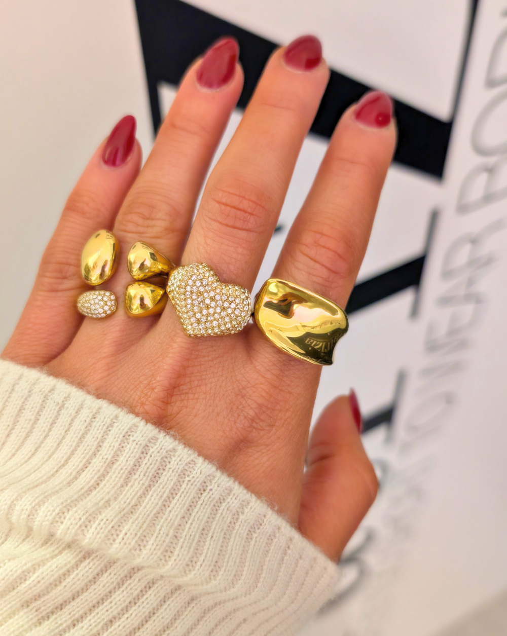 Kombinacija zlatih statement prstanov s pavé srčkom iz nerjavečega jekla, Trgovina Patrizia Ljubljana