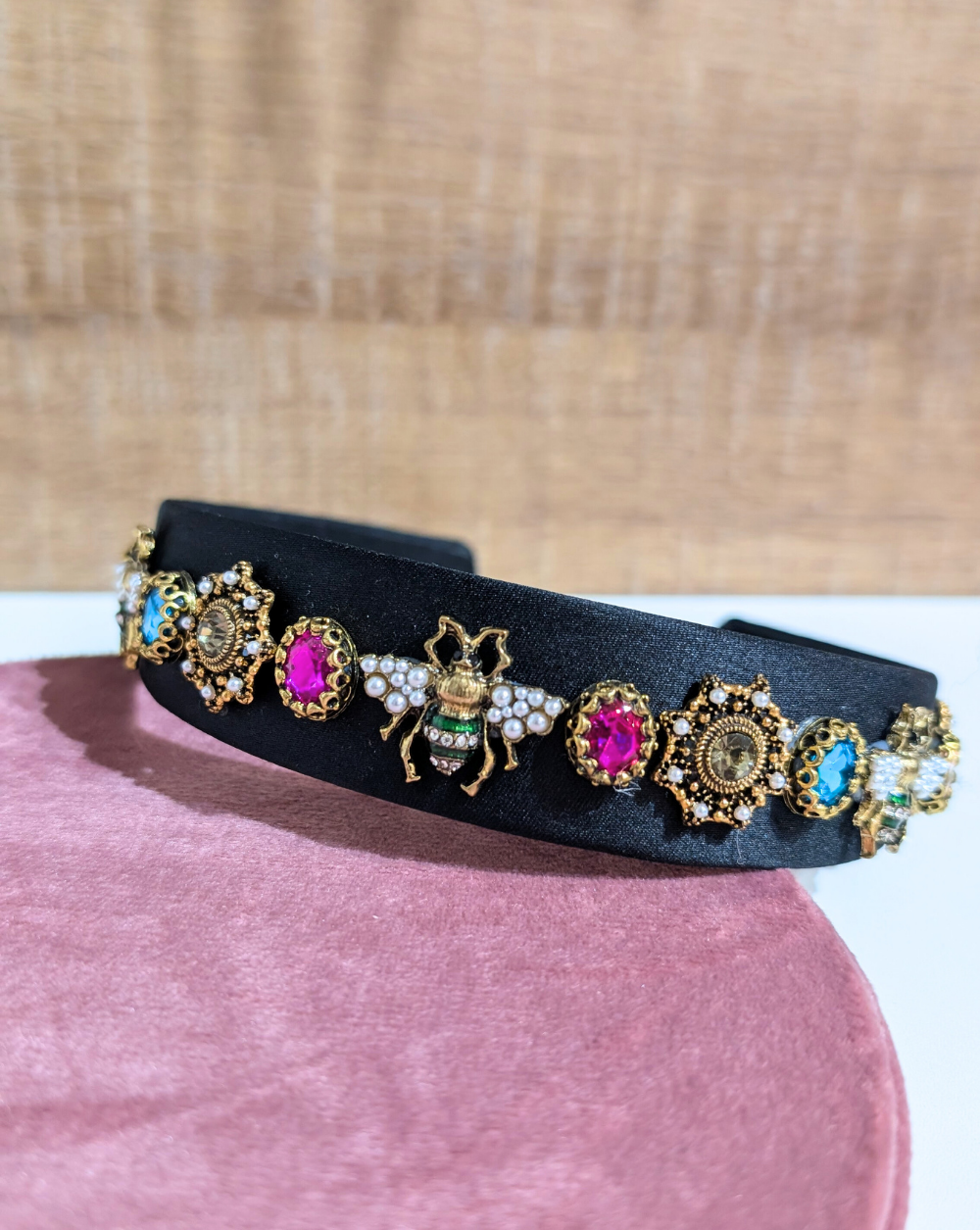 Headband with decorative bee motifs, pearls, and decorative stones – Trgovina Patrizia