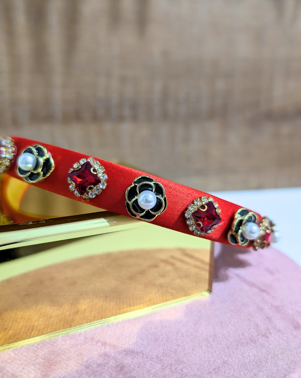 Headband with decorative stones and pearls – Trgovina Patrizia