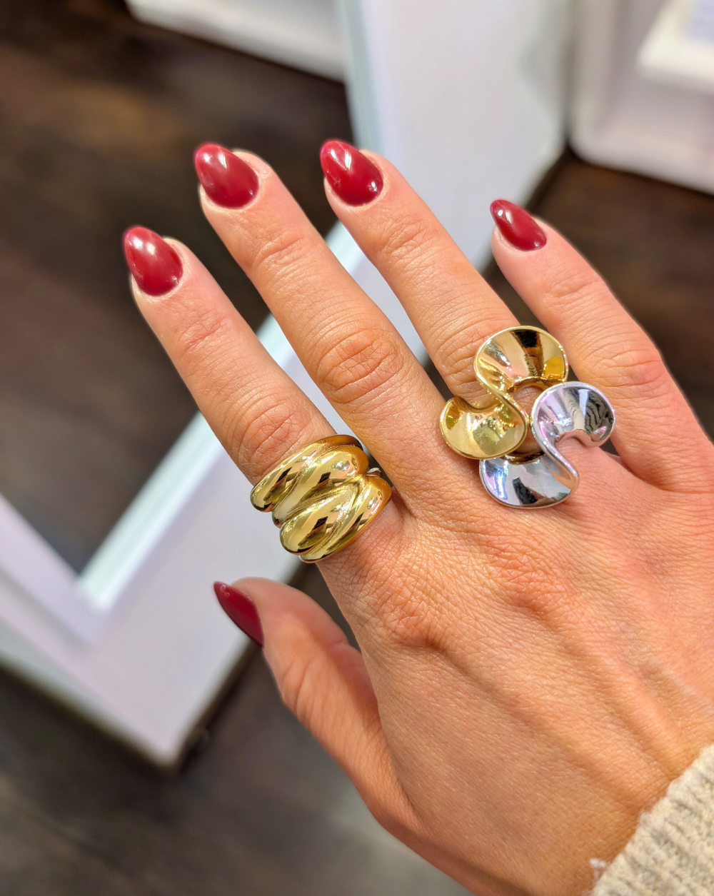 Statement stack prstanov v zlati in srebrni barvi iz nerjavečega jekla, Trgovina Patrizia Ljubljana