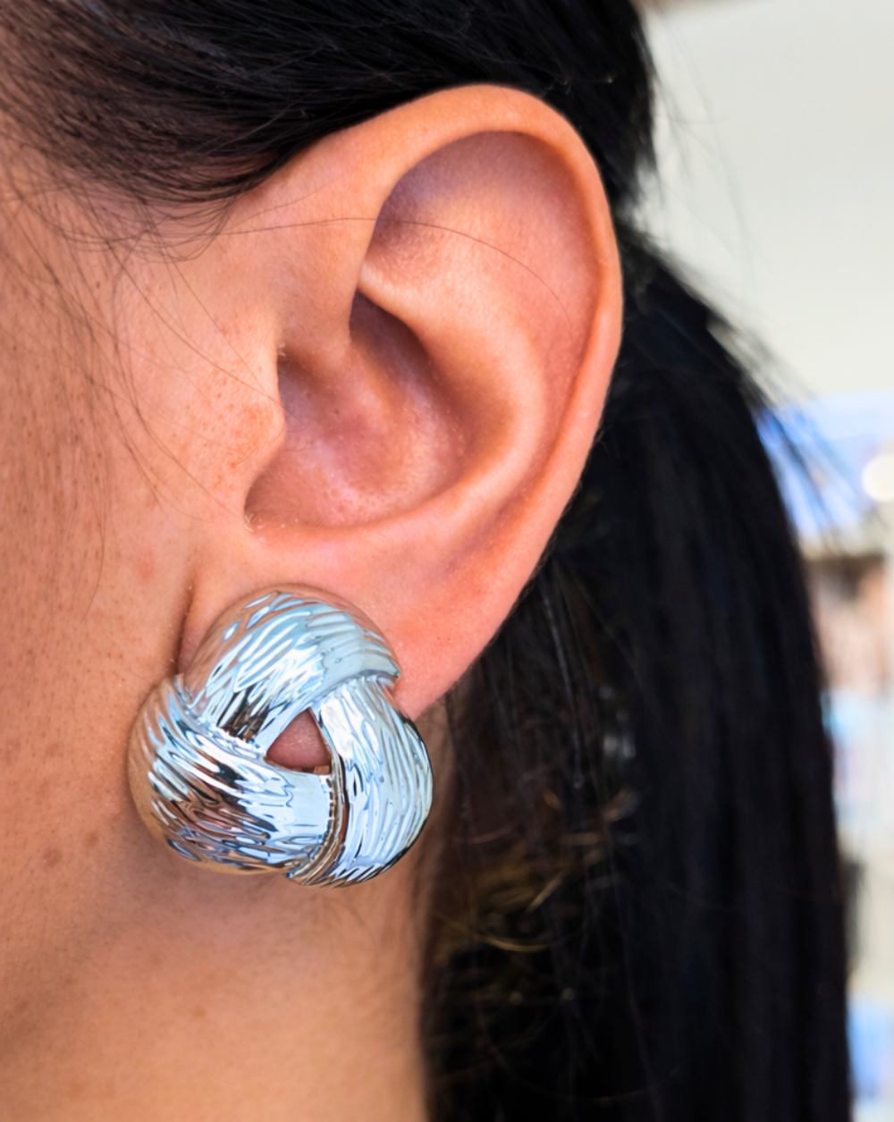 Naušnice s kopčom i čvorastim dizajnom – trgovina Patrizia Ljubljana, statement moderni nakit