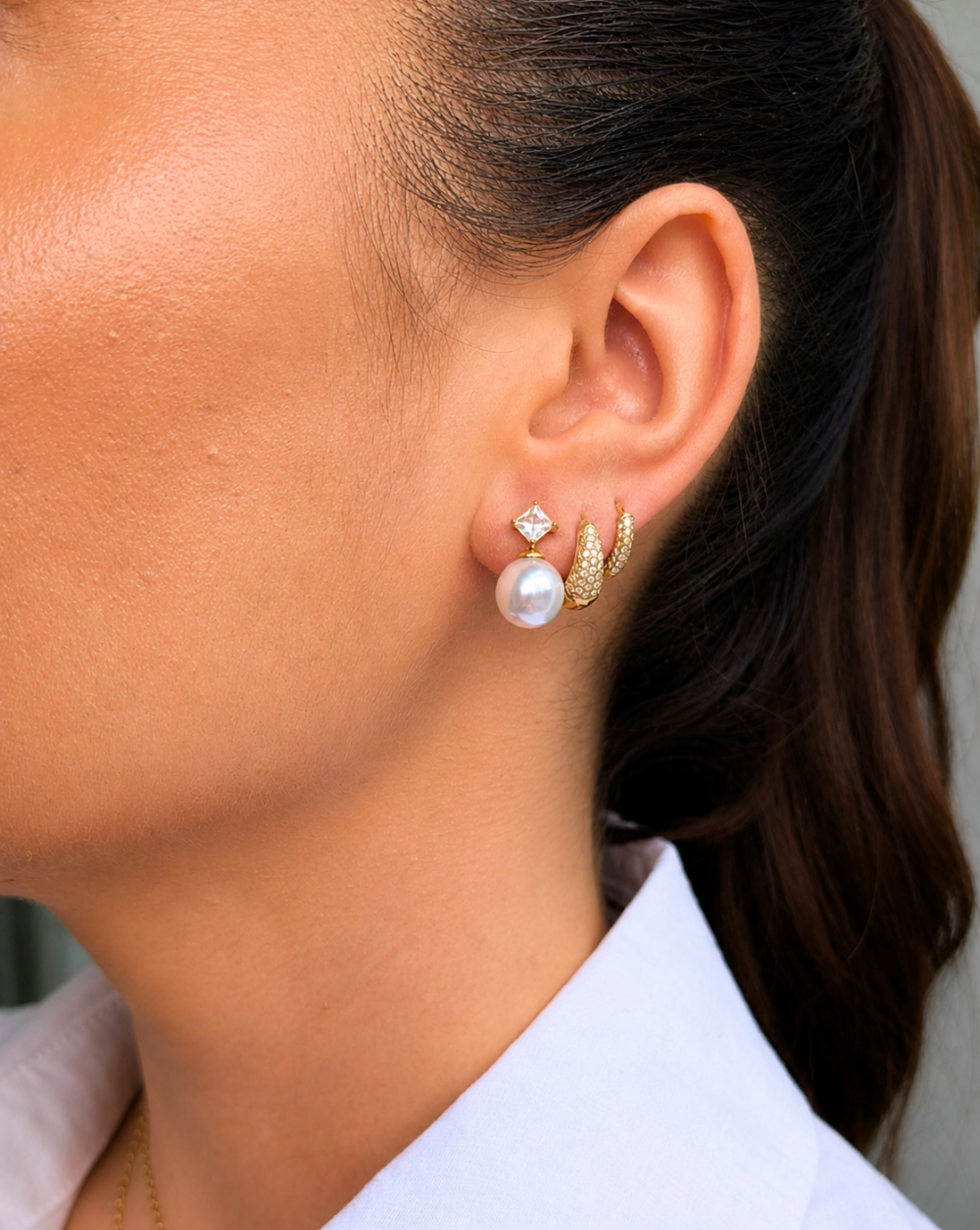 Ohrringe BELLA PEARL Edelstahl – elegante Ohrringe mit Perlenoptik und funkelndem Stein für einen auffälligen und raffinierten Look. Trgovina Patrizia