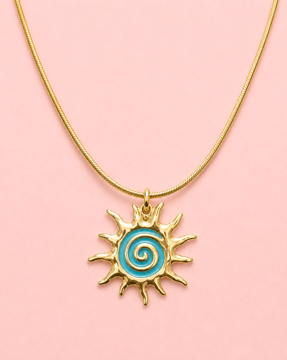 Verižica SUNNY SPIRAL iz nerjavečega jekla – verižica z motivom sonca in spiralnim detajlom za poletni, eleganten in poseben videz. Trgovina Patrizia Ljubljana