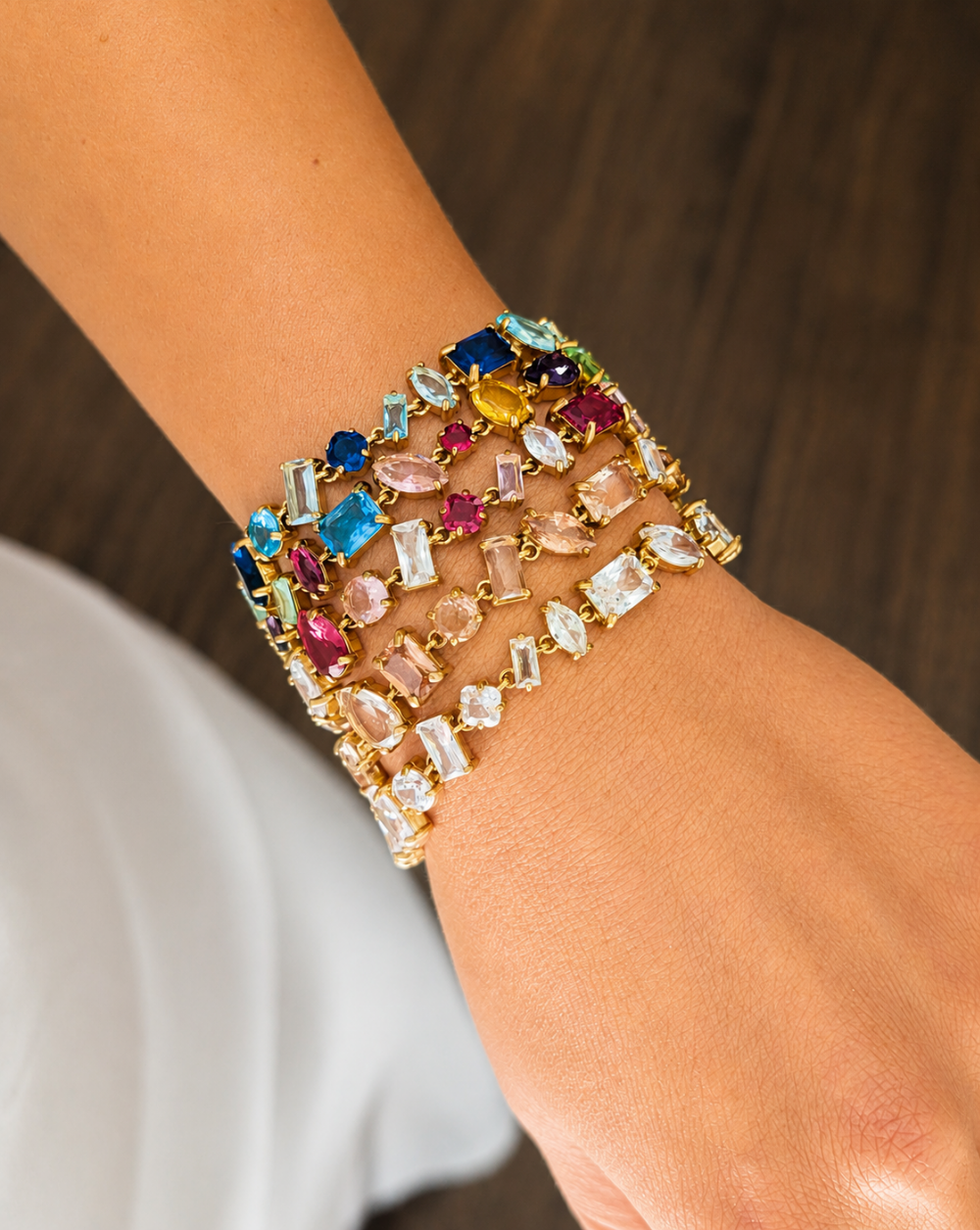 Zapestnica JEWEL MIX iz nerjavečega jekla – zapestnica s sijočimi kamenčki različnih oblik za eleganten, izrazit in prefinjen videz. Trgovina Patrizia Ljubljana
