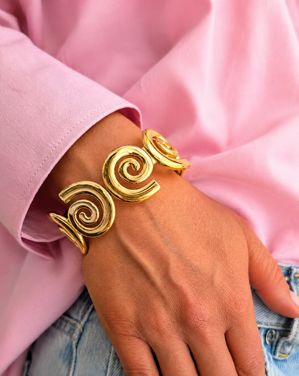 Bracelet Stainless Steel Bracelet – Open Cuff Bracelet striking spiral details and a statement design for an elegant look. Trgovina Patrizia .