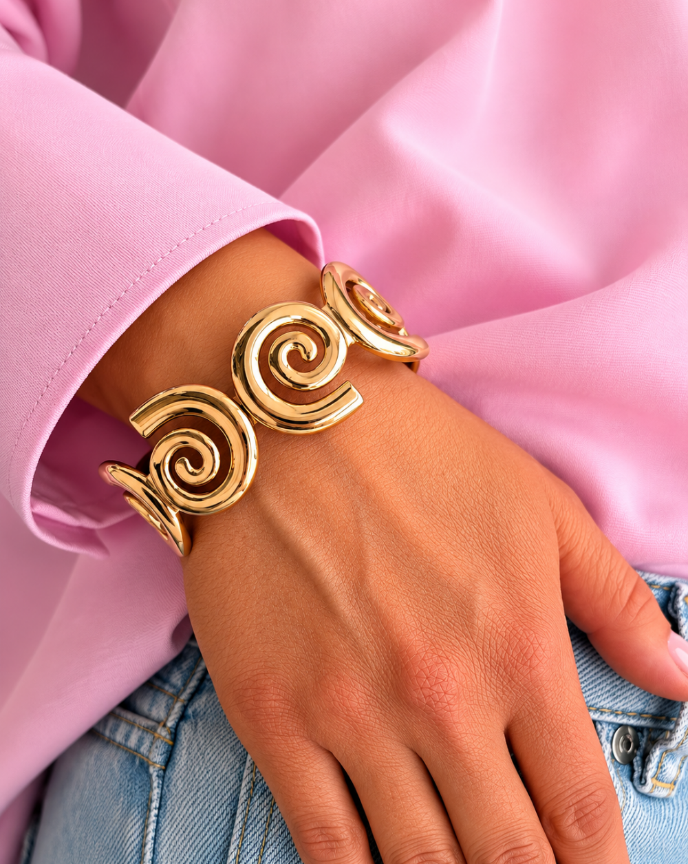 Bracelet Stainless Steel Bracelet – Open Cuff Bracelet striking spiral details and a statement design for an elegant look. Trgovina Patrizia .