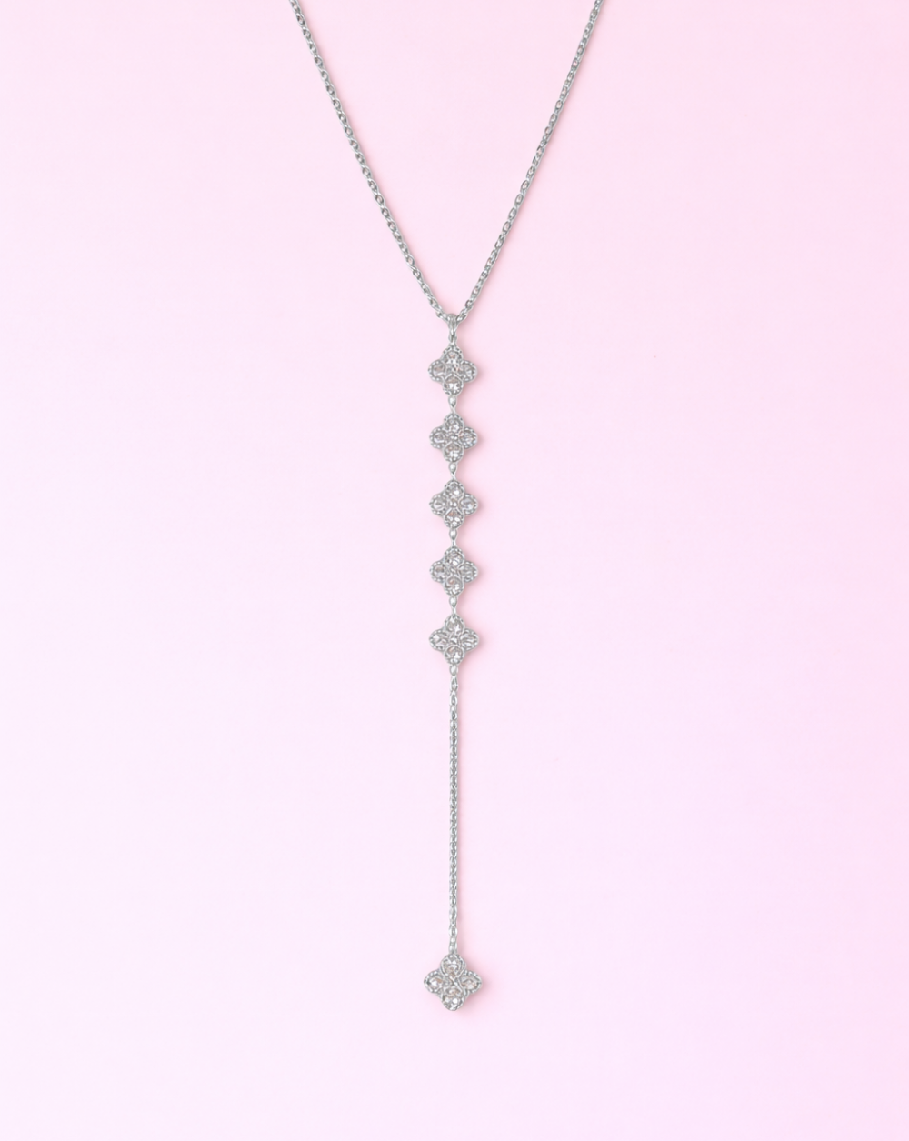 Modna verižica s cvetličnimi motivi in kristalčki v podaljšanem dizajnu iz nerjavečega oz. kirurškega jekla – trgovina Patrizia Ljubljana, glamurozen eleganten nakit