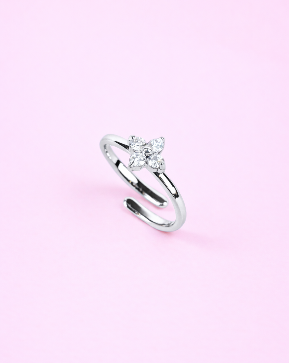 Prstan s cvetličnim motivom in kristalčki iz nerjavečega oz. kirurškega jekla – trgovina Patrizia Ljubljana, eleganten ženstven nakit