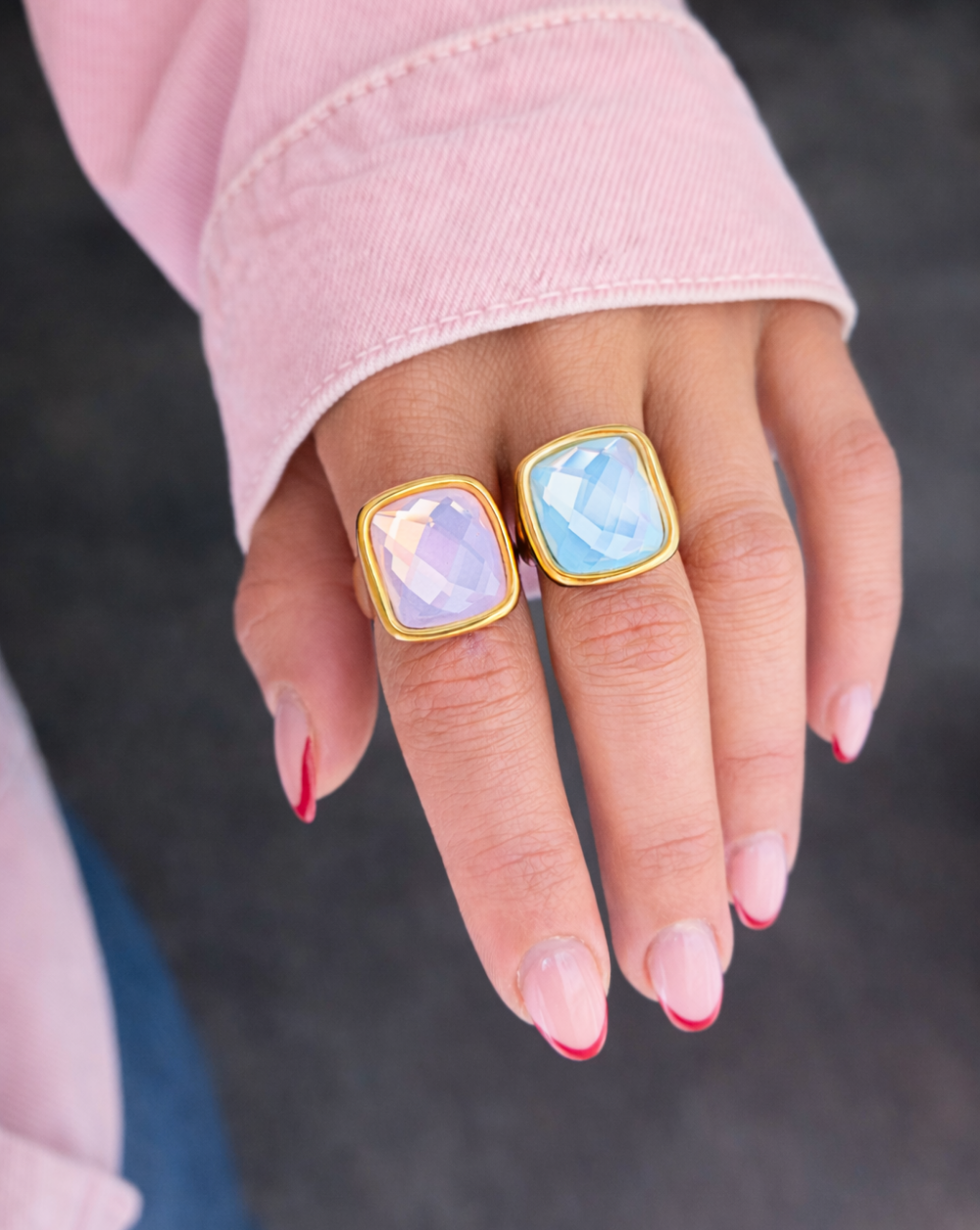 Prstan z fasetiranim kamnom iz nerjavečega oz. kirurškega jekla – trgovina Patrizia Ljubljana, eleganten statement nakit