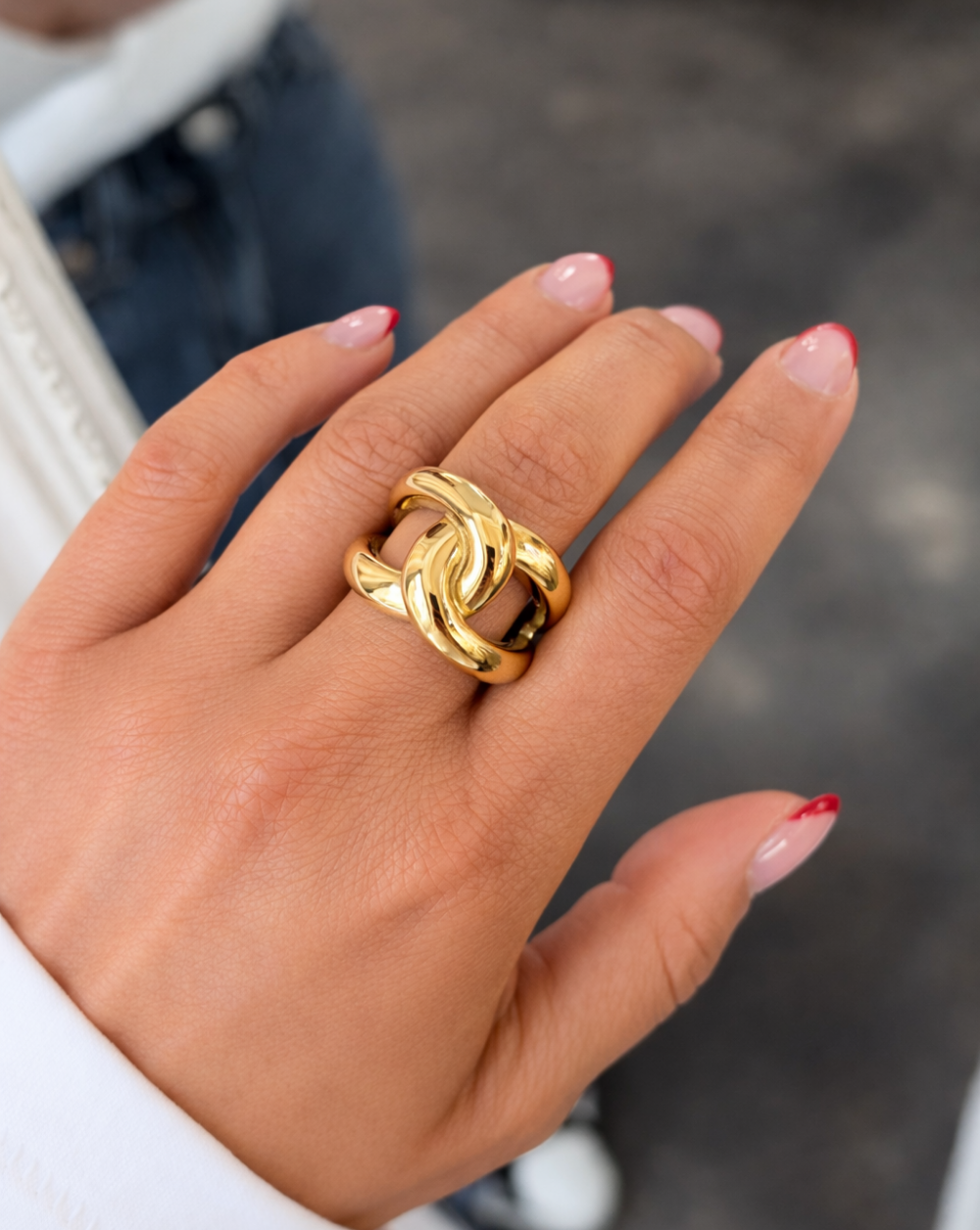 Ring verflochtenem Design aus Edelstahl bzw. chirurgischem Stahl – trgovina Patrizia , moderner Statement-Schmuck