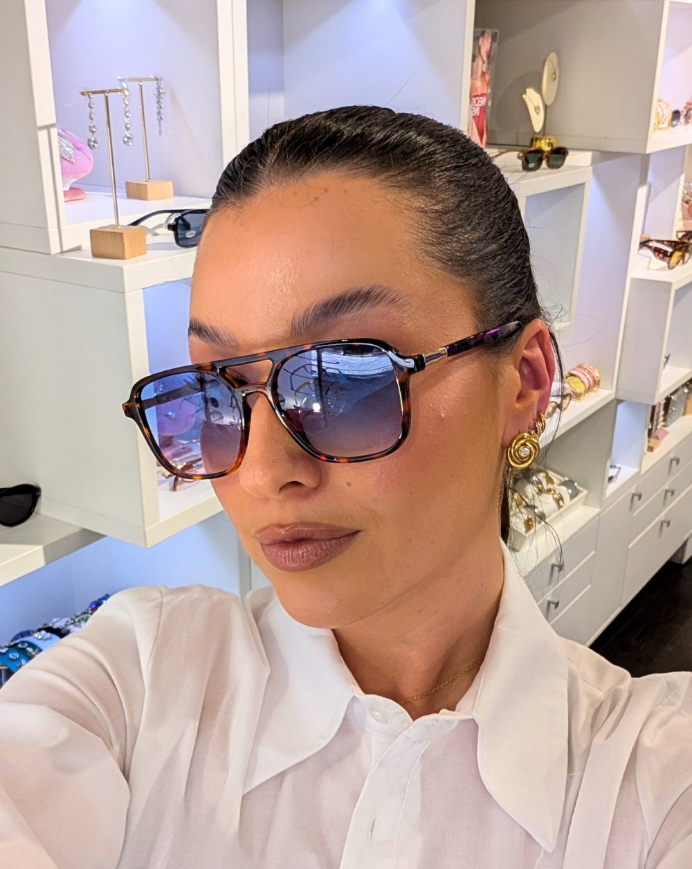 Sunglasses square lenses and UV400 protection – trgovina Patrizia , an elegant fashion accessory