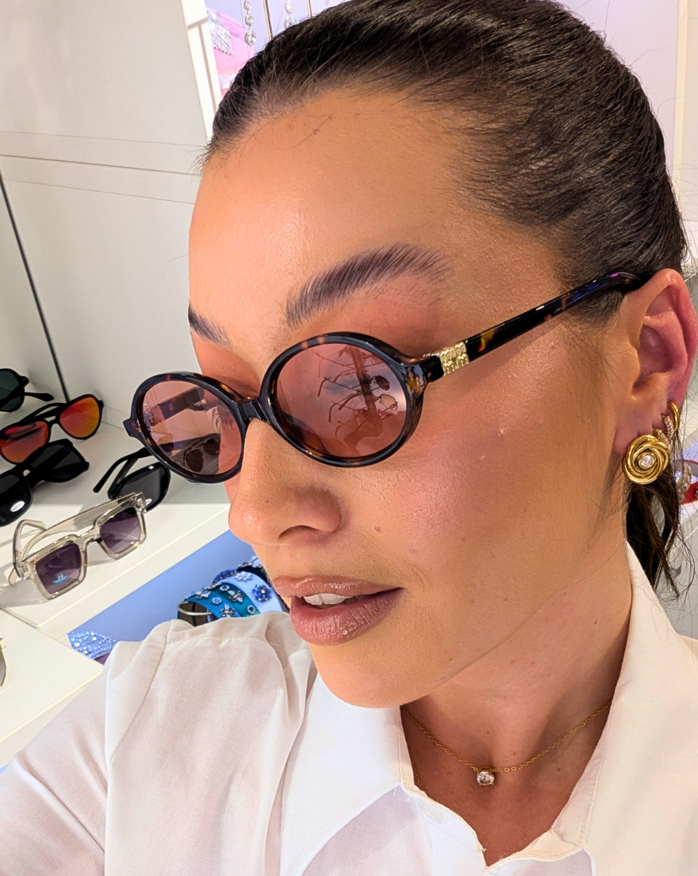 Sonnenbrille schmalen, ovalen Gläsern und UV400-Schutz – trgovina Patrizia , ein modernes, elegantes Modeaccessoire