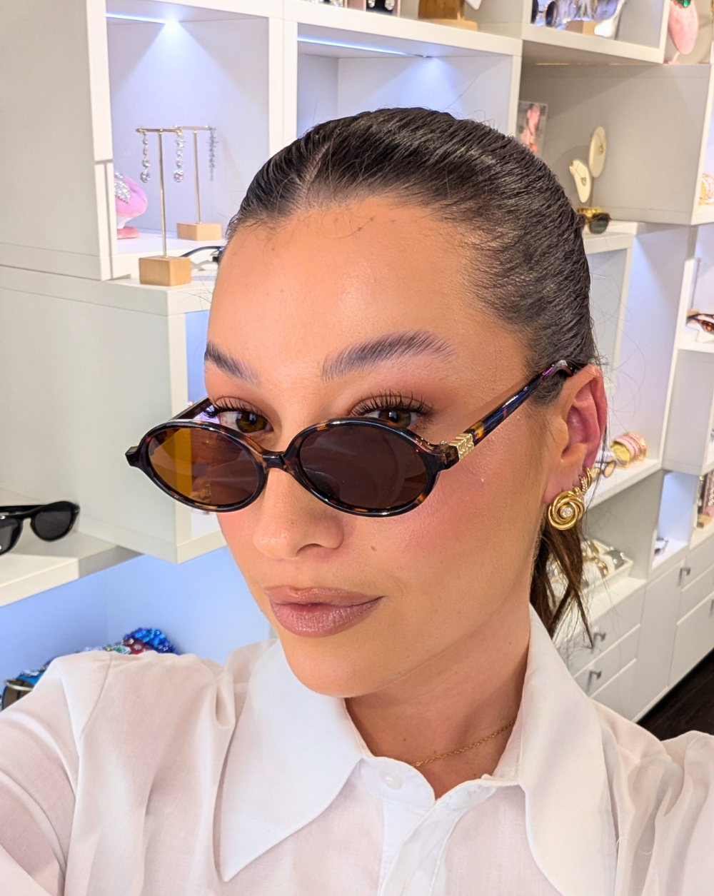 Sonnenbrille schmalen, ovalen Gläsern und UV400-Schutz – trgovina Patrizia , ein modernes, elegantes Modeaccessoire