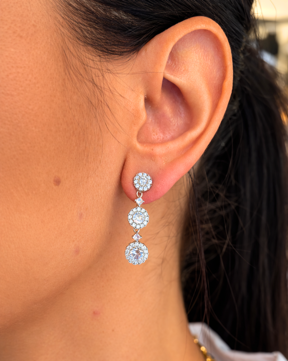 Dangle earrings with three crystals, rhodium-plated – trgovina Patrizia , elegant timeless jewelry