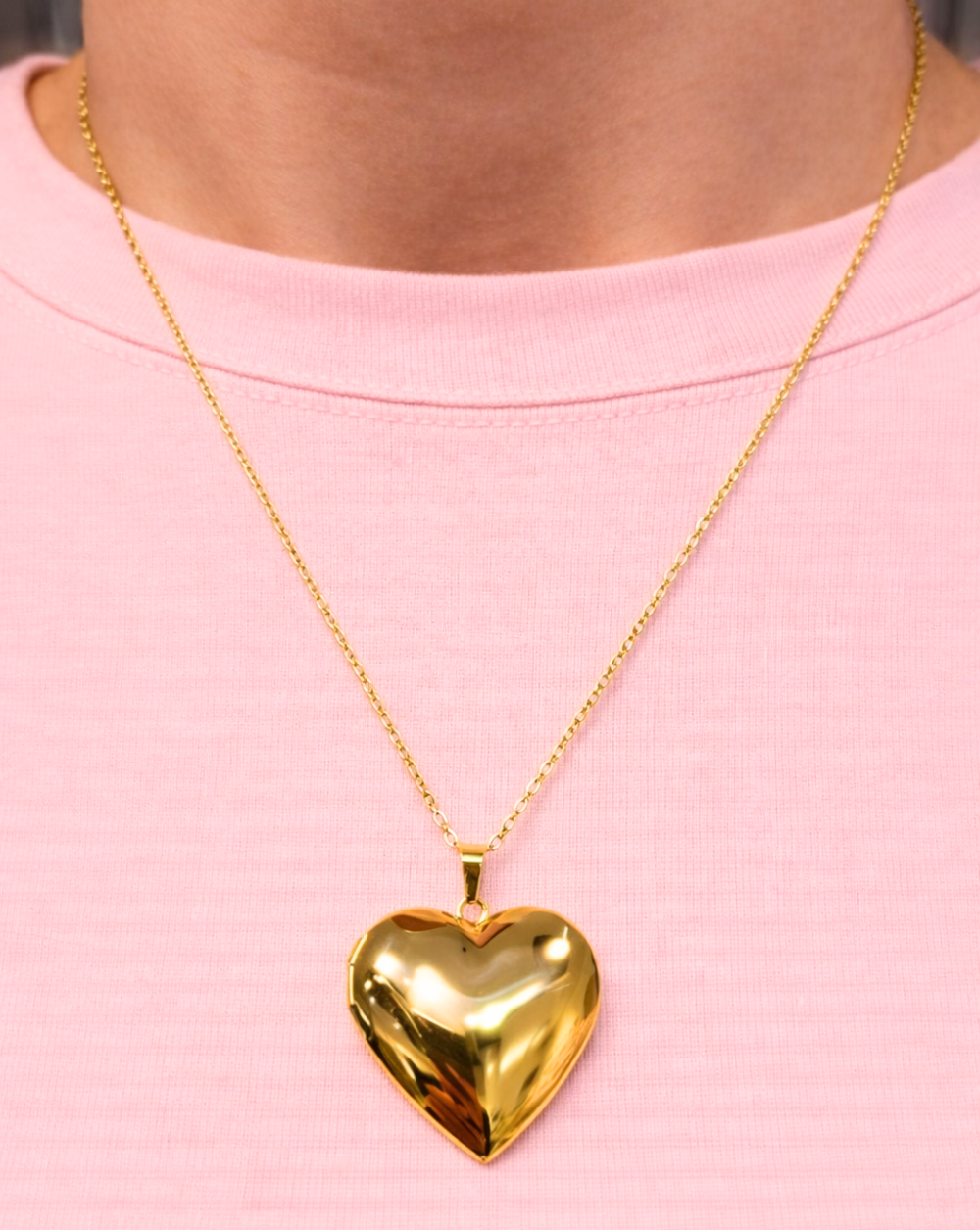 Necklace a heart-shaped medallion that opens, made of stainless steel or surgical steel – trgovina Patrizia , elegant personalized jewelry