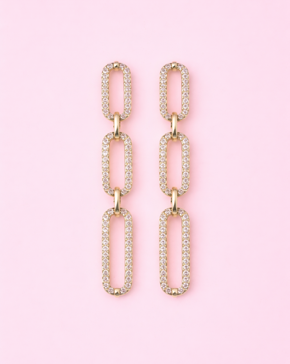 Viseči uhani z več povezanimi členki in kristalčki iz nerjavečega oz. kirurškega jekla – trgovina Patrizia Ljubljana, eleganten moderen nakit