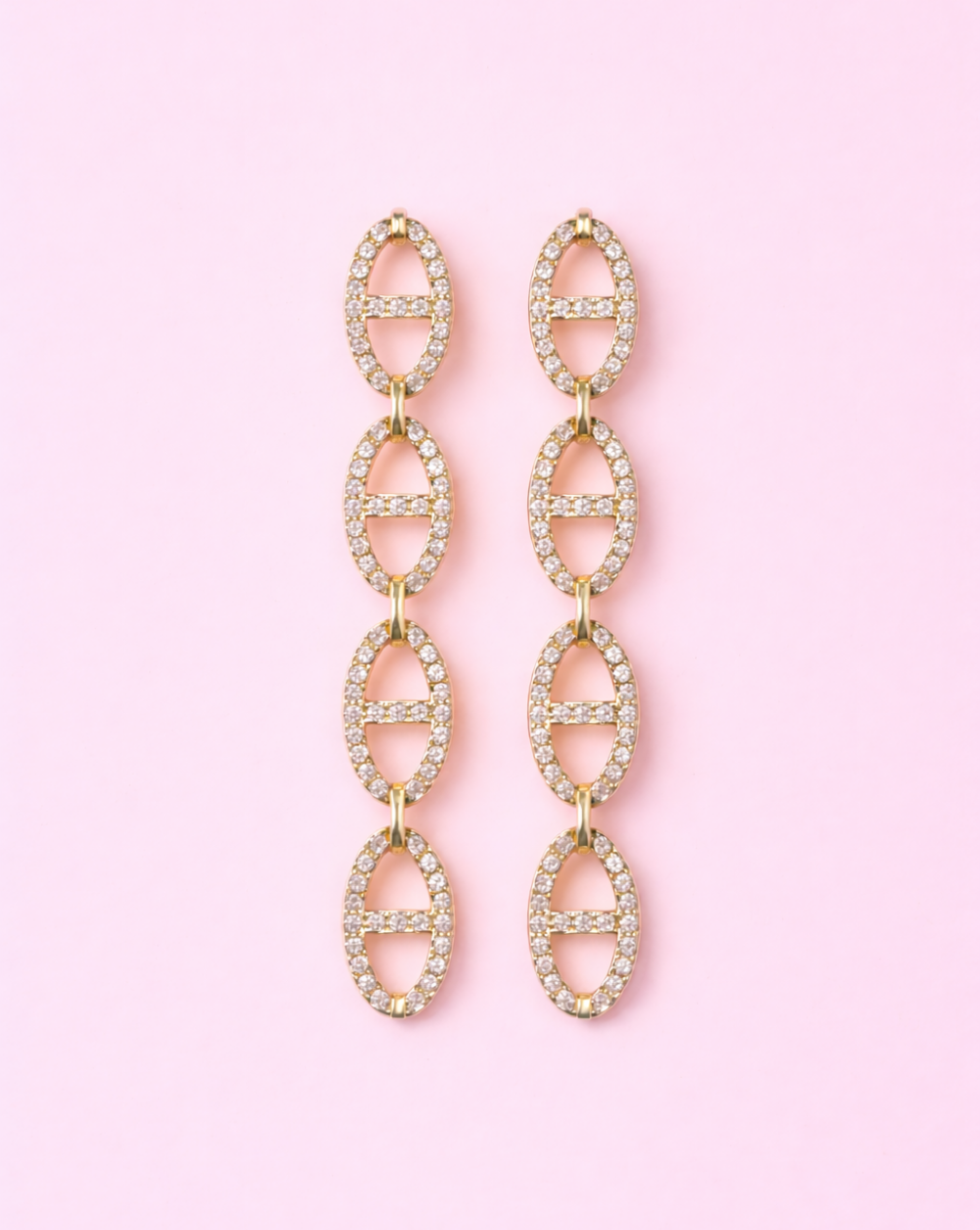 Viseči uhani z ovalnimi elementi in kristalčki iz nerjavečega oz. kirurškega jekla – trgovina Patrizia Ljubljana, eleganten moderen nakit