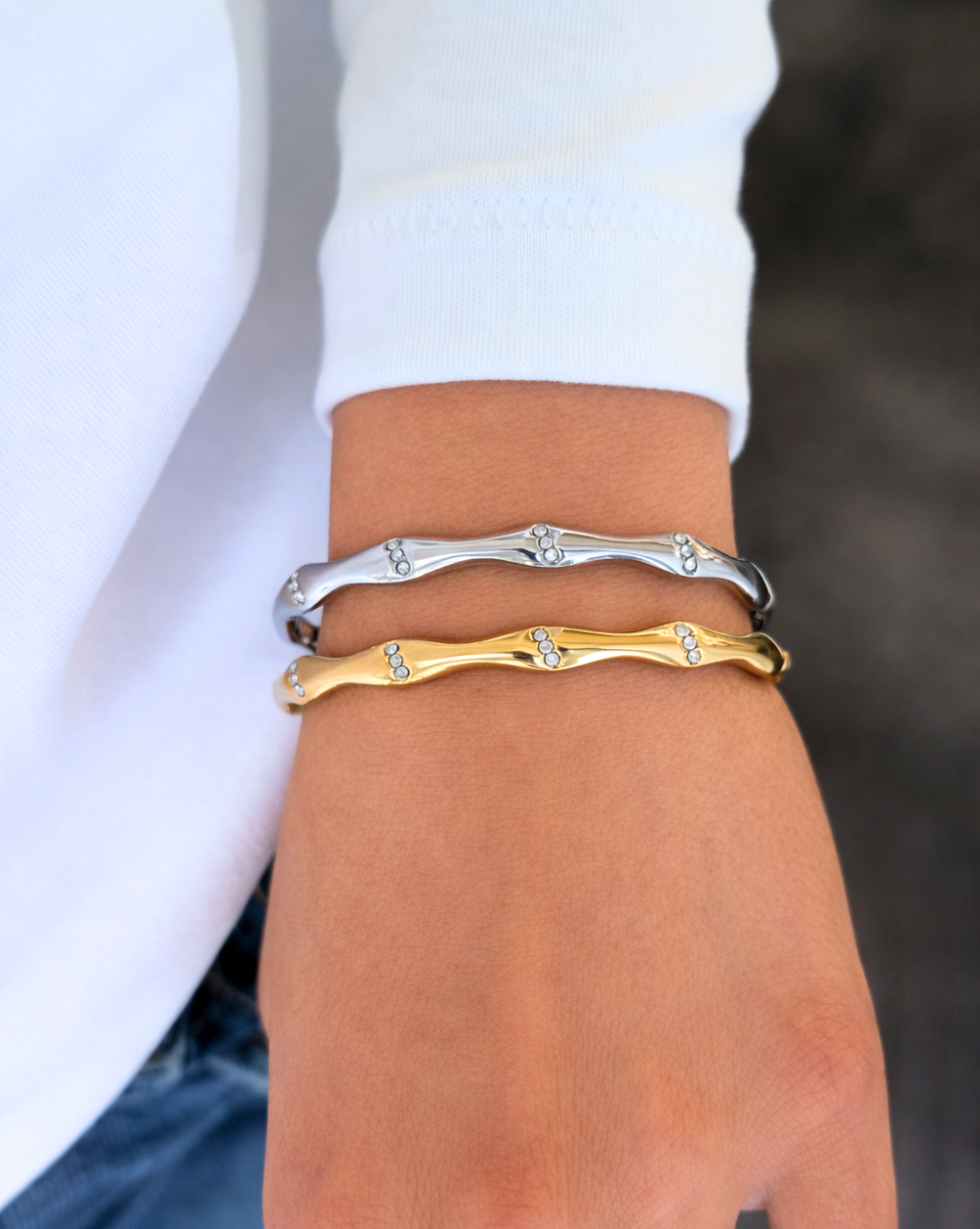 Zapestnica z bambusovim motivom in kristalčki iz nerjavečega oz. kirurškega jekla – trgovina Patrizia Ljubljana, eleganten moderen nakit