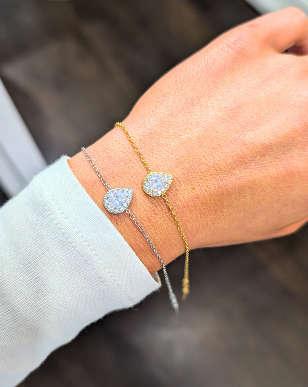 Bracelet a teardrop-shaped crystal made of stainless and surgical steel – trgovina Patrizia , elegant minimalist jewelry