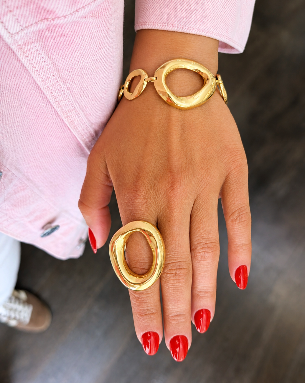 Armband offenen ovalen Details aus Edelstahl bzw. chirurgischem Stahl – trgovina Patrizia , moderner, eleganter Schmuck