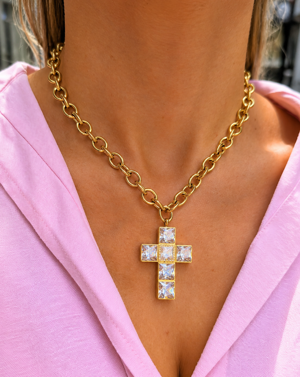 Verižica CROSS SHINE iz nerjavečega jekla z obeskom križa in bleščečimi kristali – Trgovina Patrizia Ljubljana.